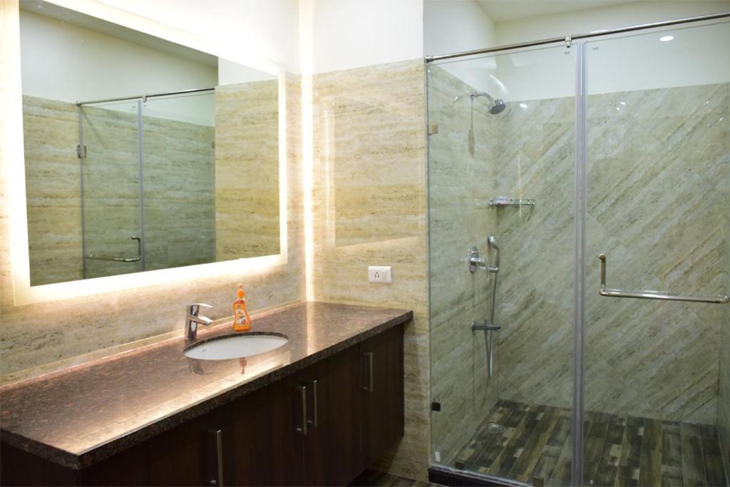 When In Gurgaon - Artemis Hospital 1 Min Walk, Fortis & Medanta 4 Mins Drive Buitenkant foto